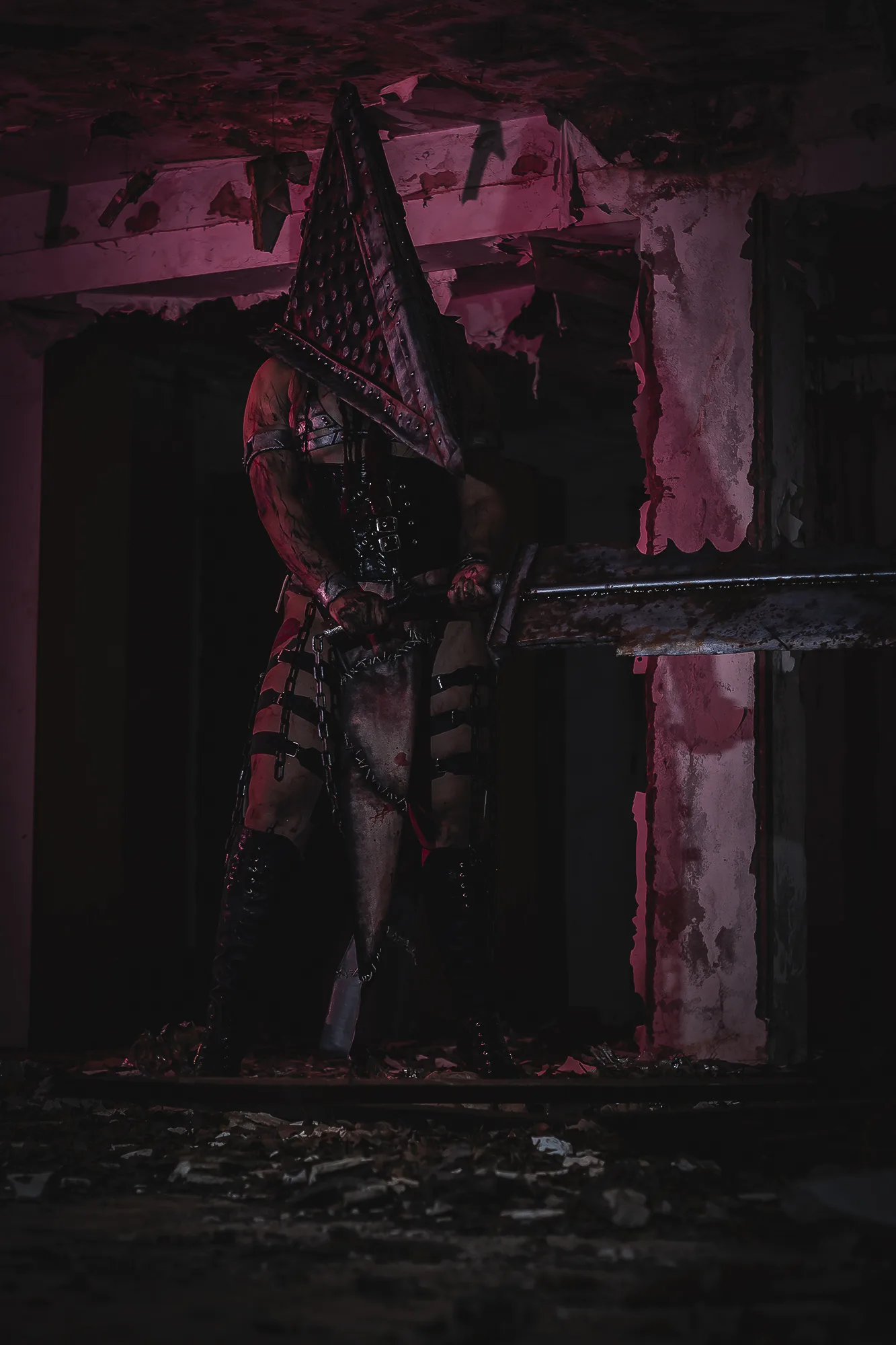 Foto 2 — Pyramid Head