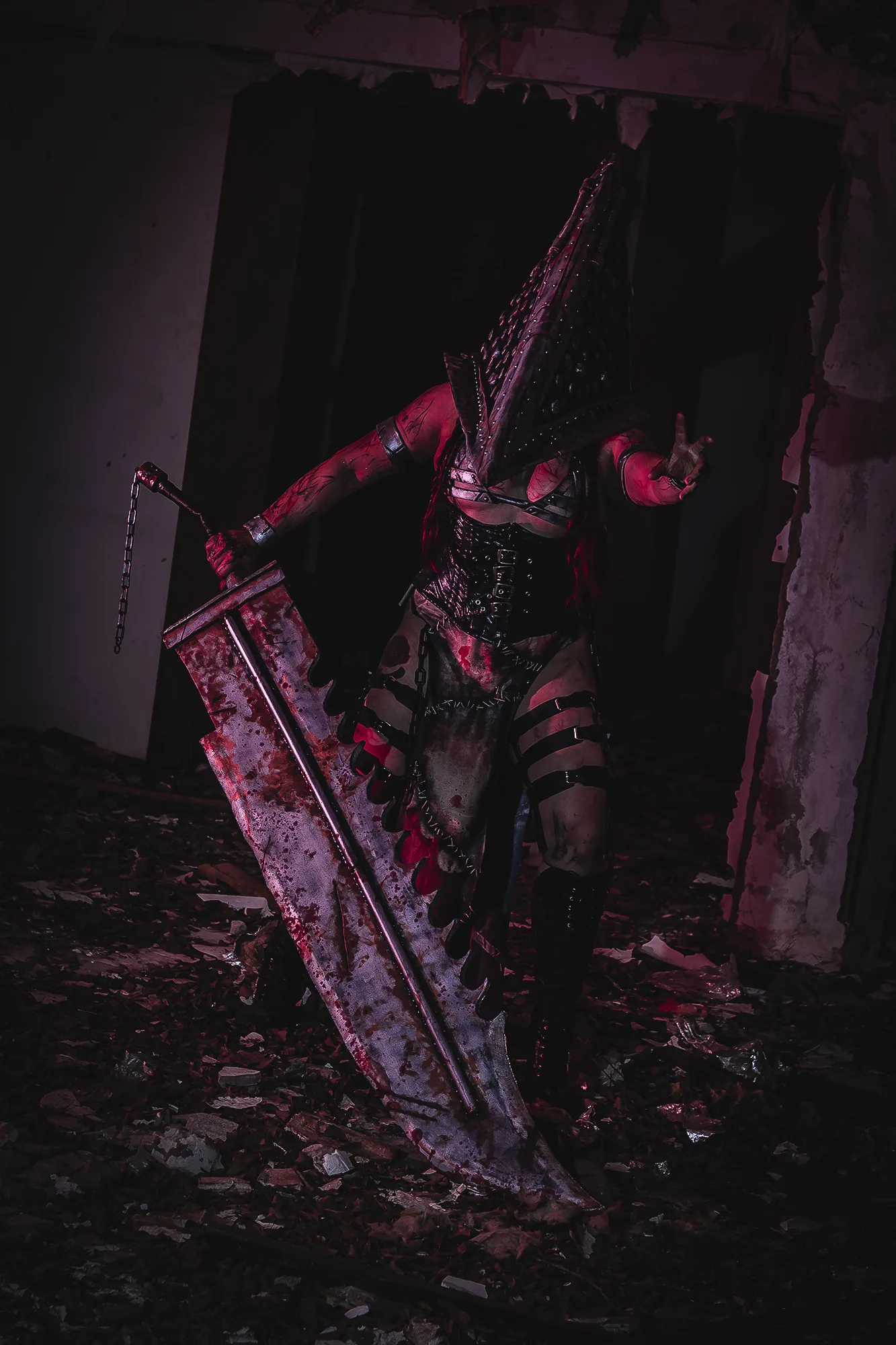 Foto 3 — Pyramid Head