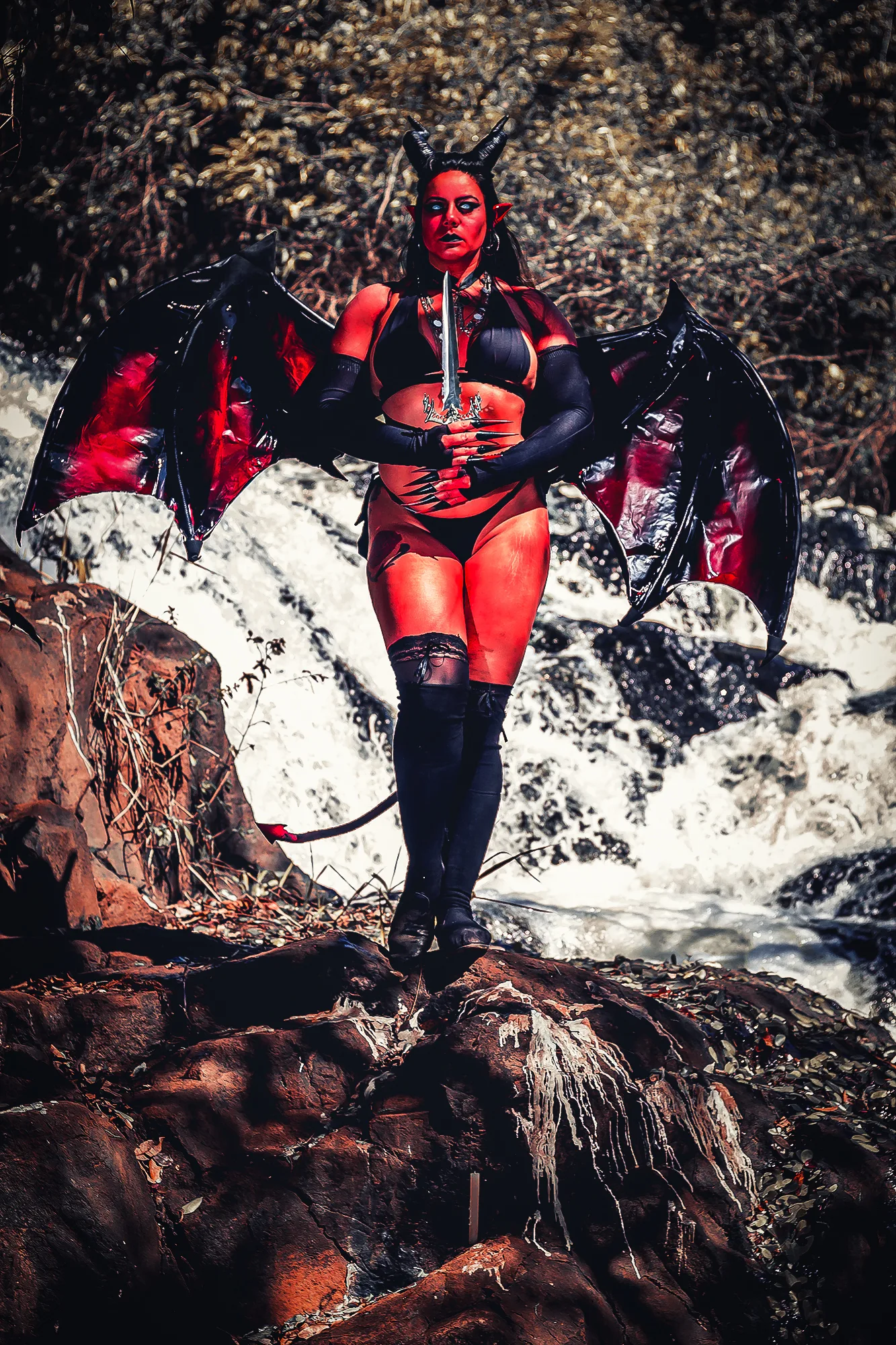 Foto 1 — Demon Queen