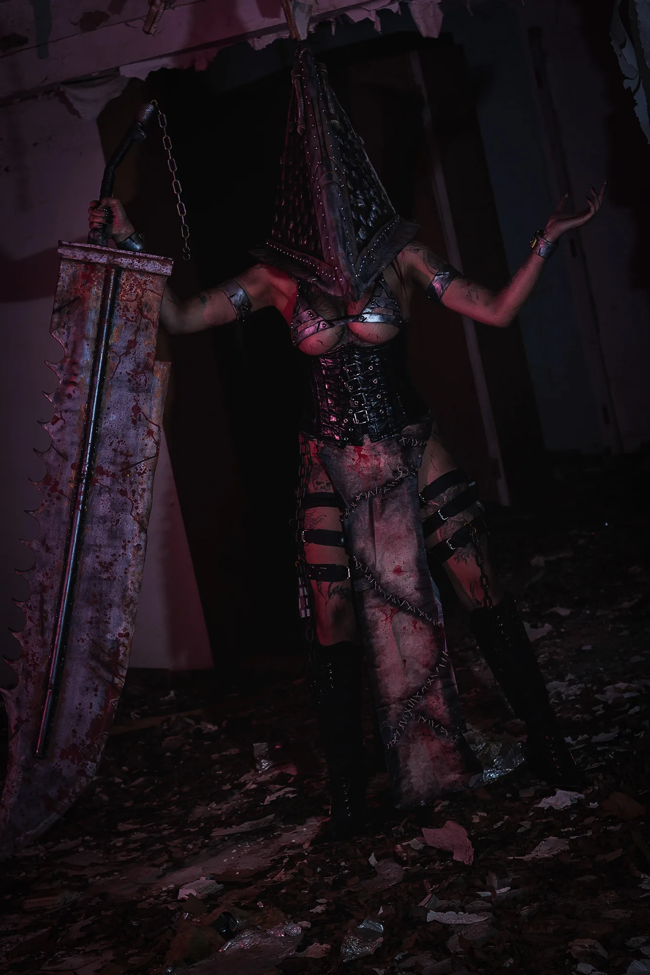 Foto 10 — Pyramid Head  por Jessy Angelus