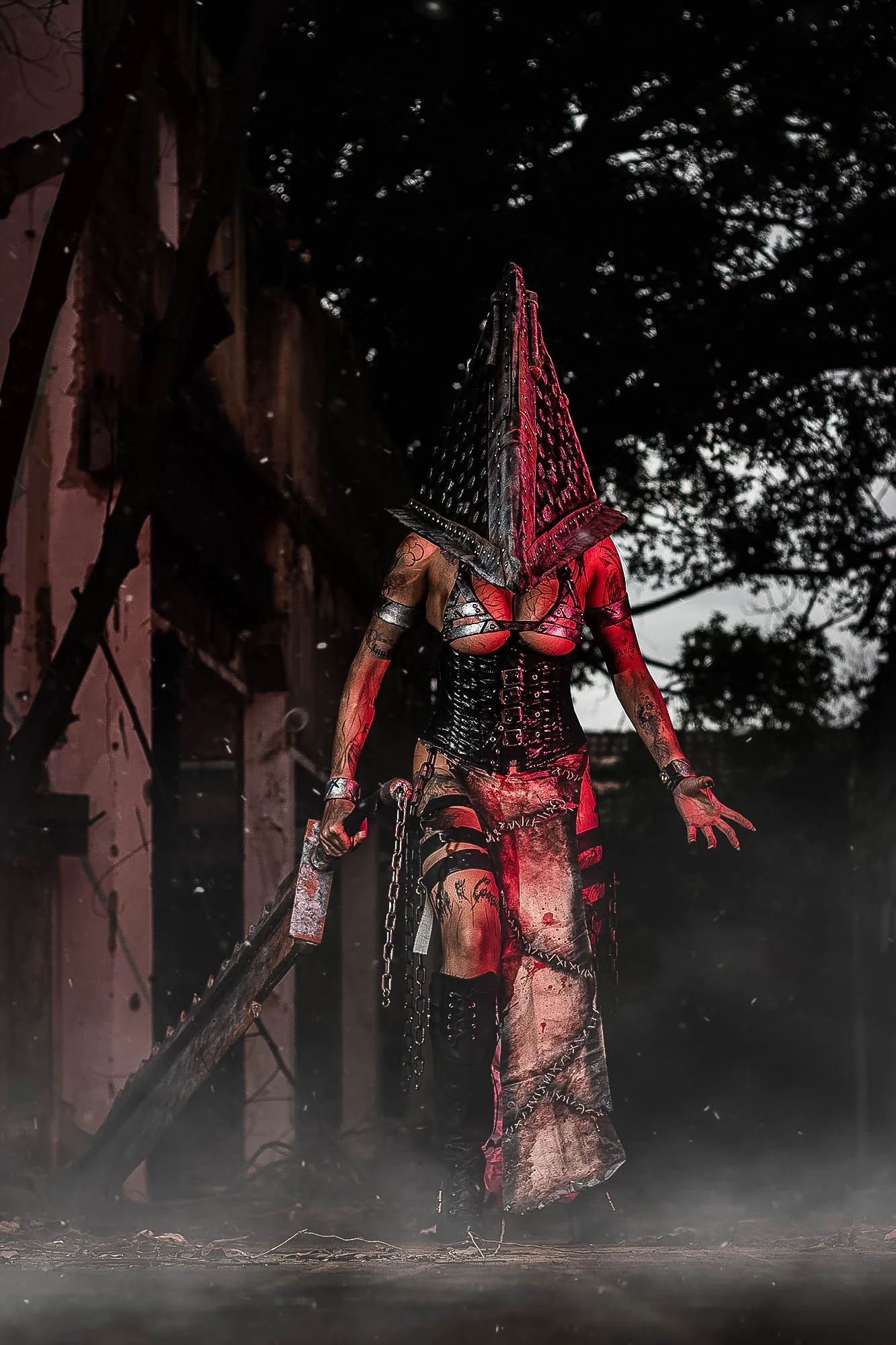 Foto 6 — Pyramid Head  por Jessy Angelus