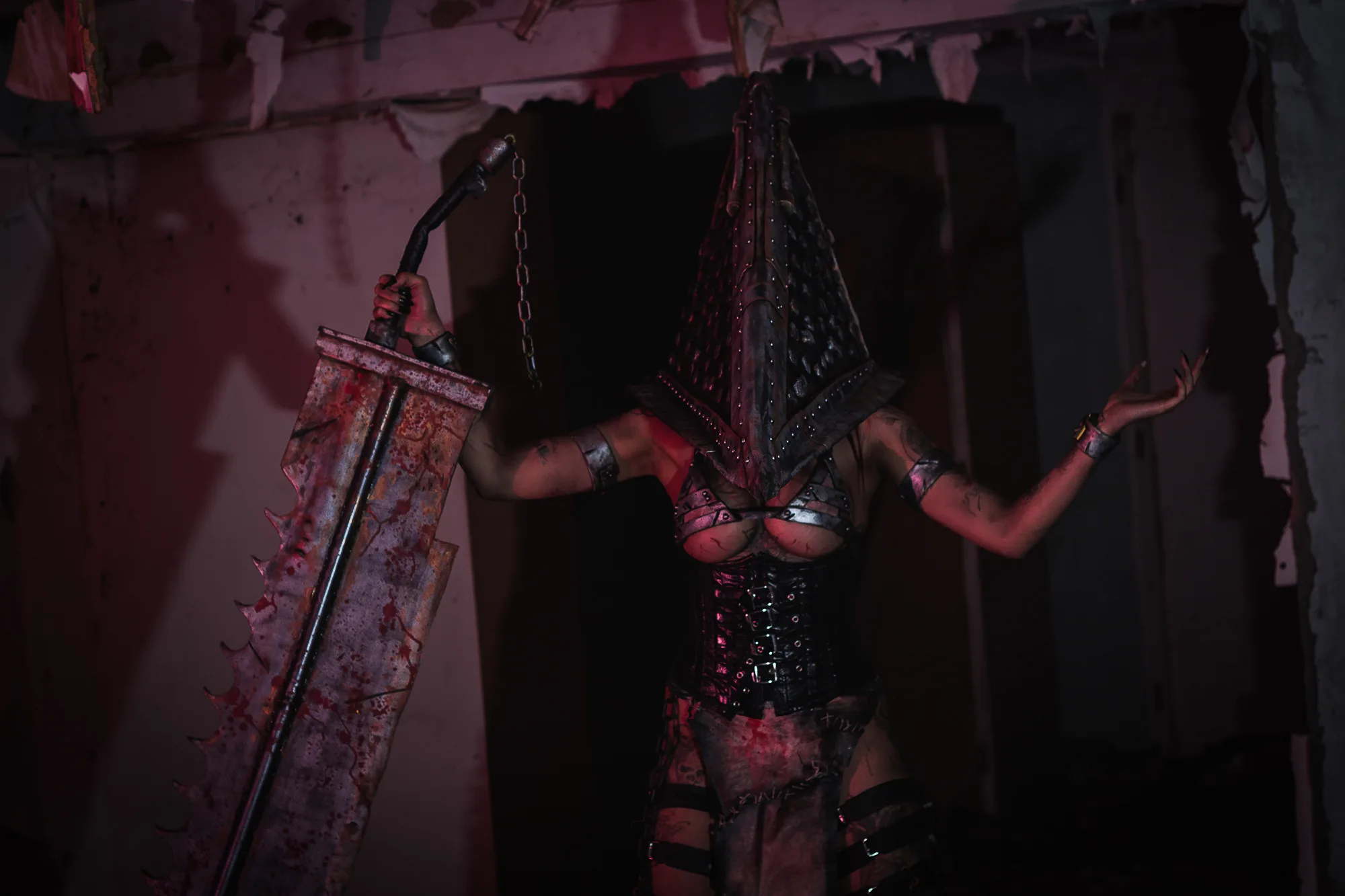 Foto 9 — Pyramid Head  por Jessy Angelus