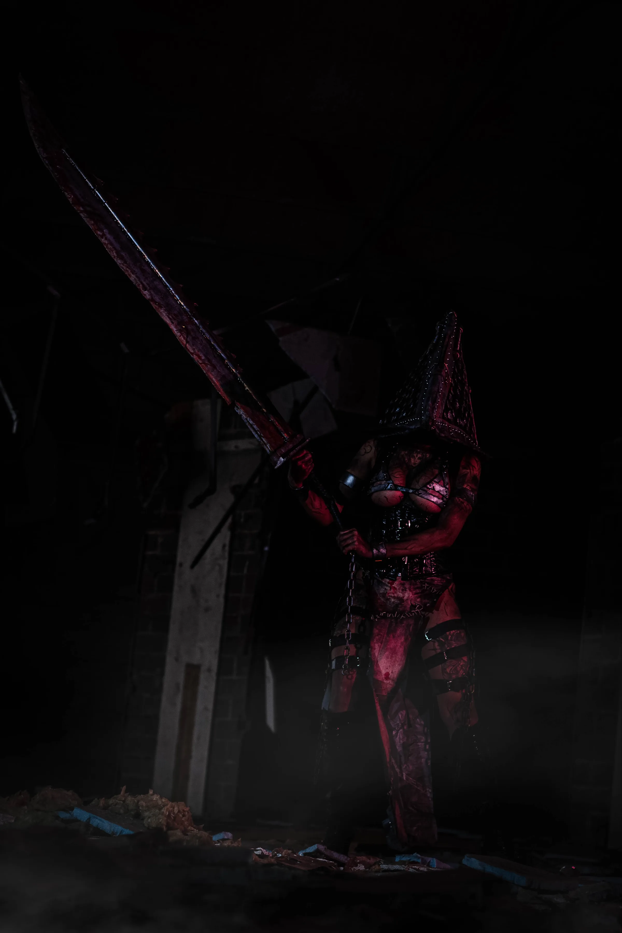 Foto 3 — Pyramid Head  por Jessy Angelus